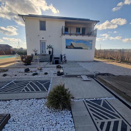 Maison Du Golf Костинешти Экстерьер фото
